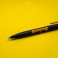 Набор Pininfarina Banksy Метатель цветов: шариковая ручка GrafeeX и блокнот линованный из каменной б