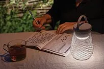 Настольная лампа Aurora из переработанного пластика RCS, IPx4